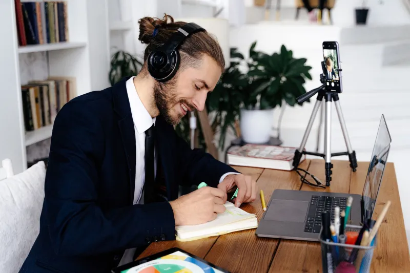 Ink Before You Spin: The Note-Taking Habits That Separate Prepared DJs from Everyone Else