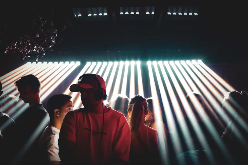 Reading the Room: The Real Science Behind How Great DJs Choose Their Next Track